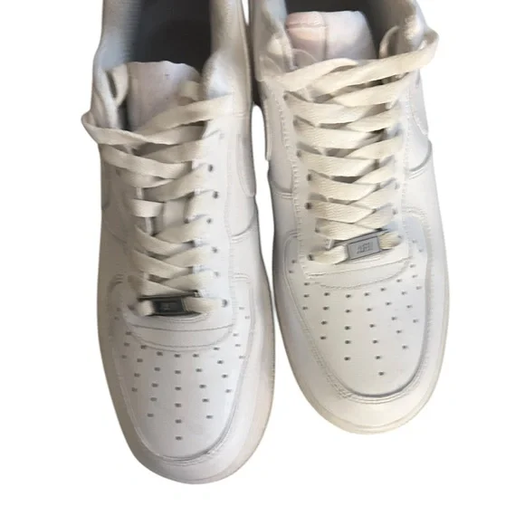 Nike Air Force 1's '07 Triple White Shoes Sz 10.5 Women/Sz 9 Men #315122-111 - Picture 4 of 9